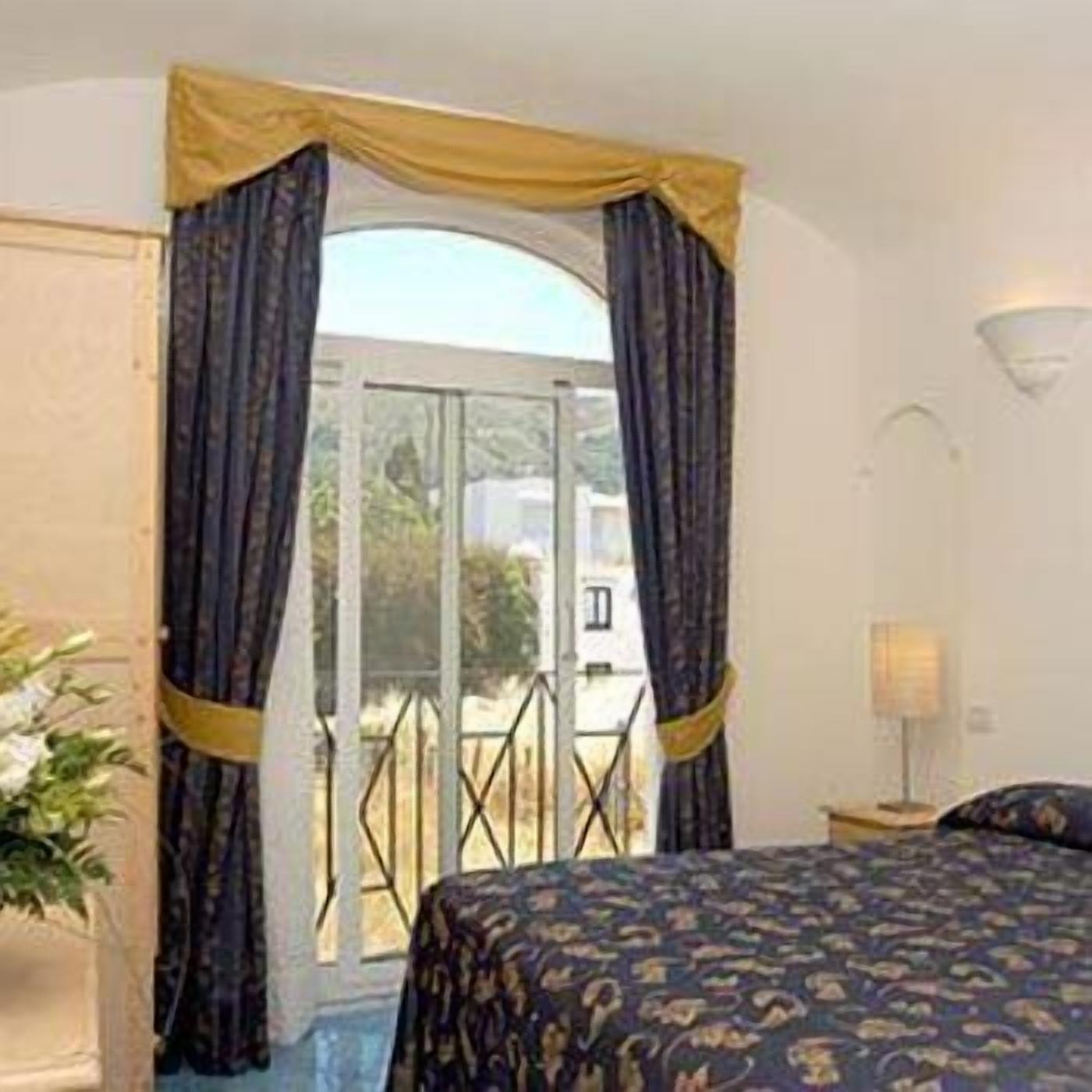 Hotel Bussola อนากาปรี ภายนอก รูปภาพ