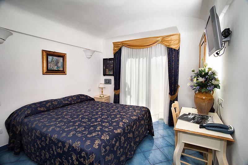 Hotel Bussola อนากาปรี ภายนอก รูปภาพ